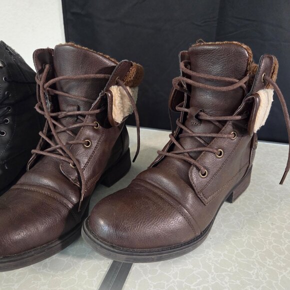 Two Nice Pairs Of Size 9 Boots! Both Very Nice Great Additions! - Picture 2 of 9